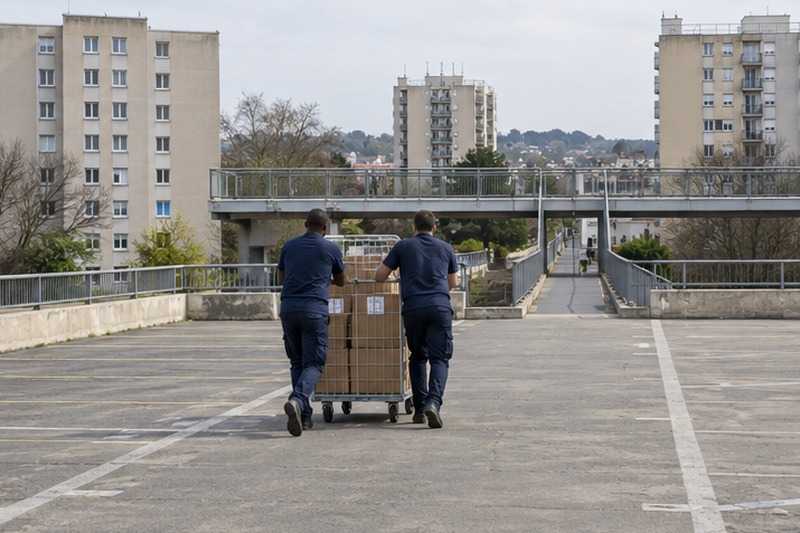 Chariot sur le toit d’un parking aérien : chantier Rue Alexandre Dumas